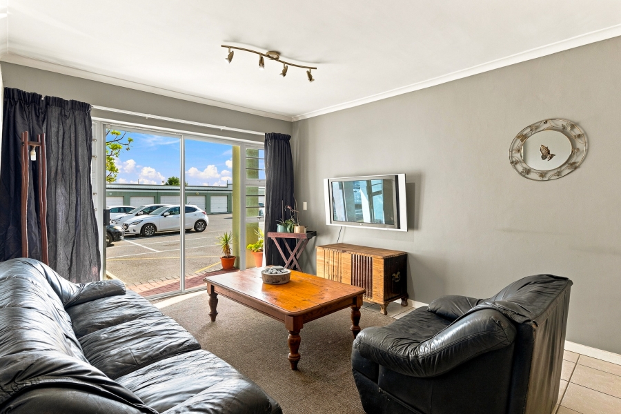 2 Bedroom Property for Sale in Whispering Pines Western Cape